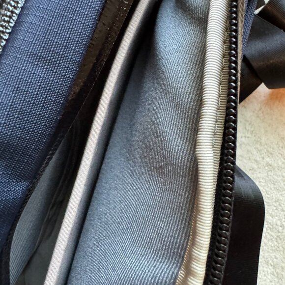 Bellroy Venture Ready Sling 2.5 (Dark Blue) - Picture 4 of 8